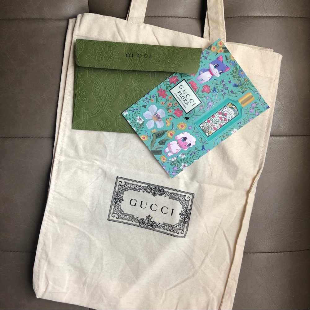 GUCCI canvas tote & gift card set